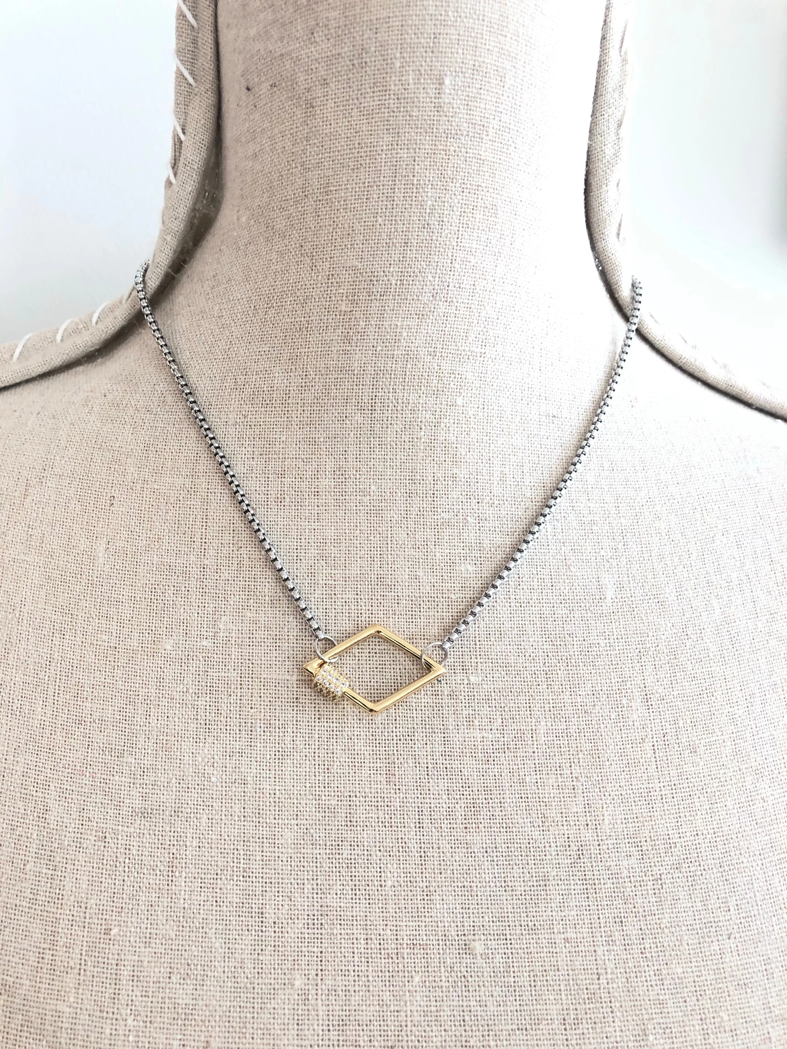 CARABINER RHOMBUS LOCK PAVÉ NECKLACE