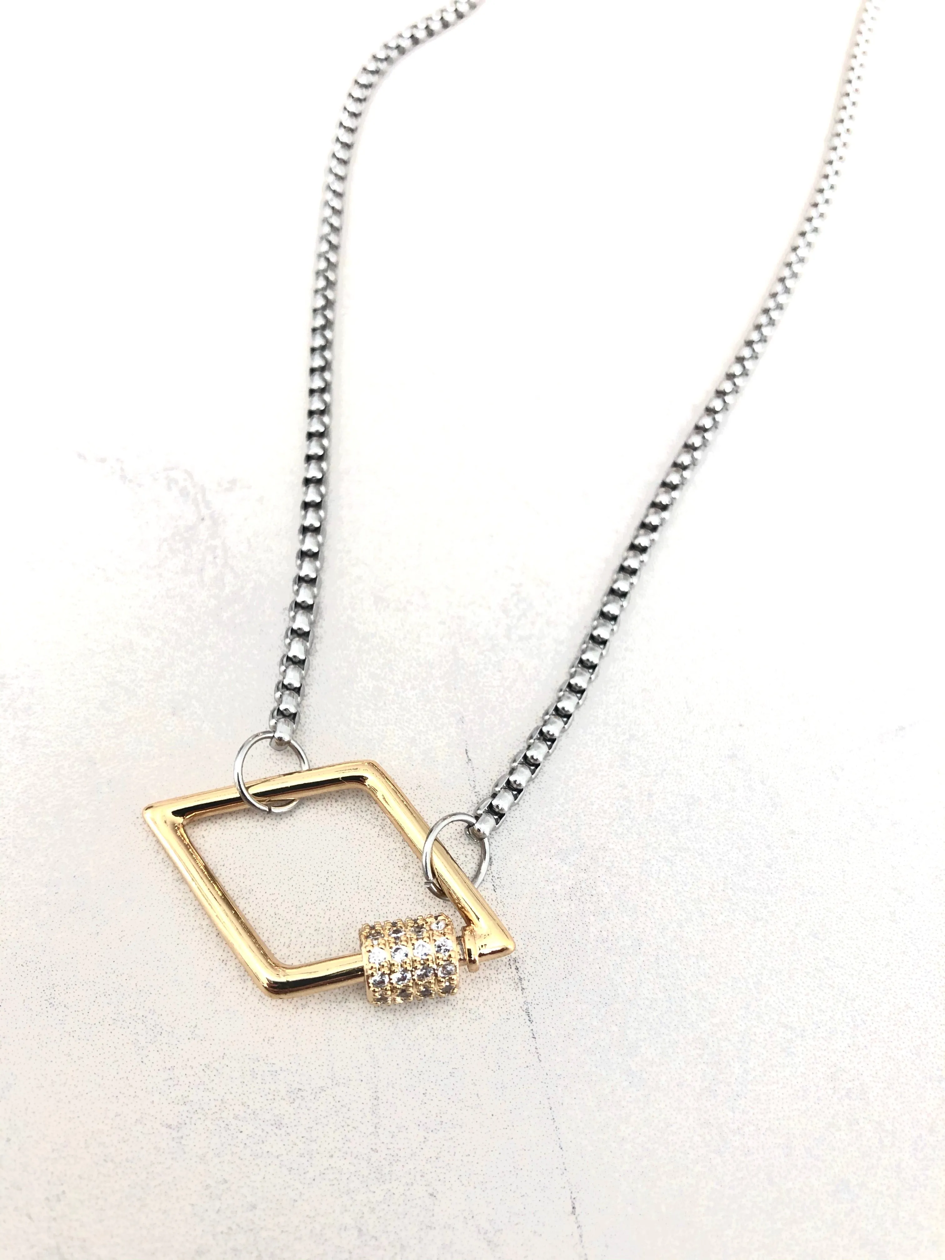 CARABINER RHOMBUS LOCK PAVÉ NECKLACE