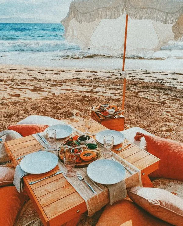 HOLIDAY BEACH UMBRELLA-ANTIQUE WHITE