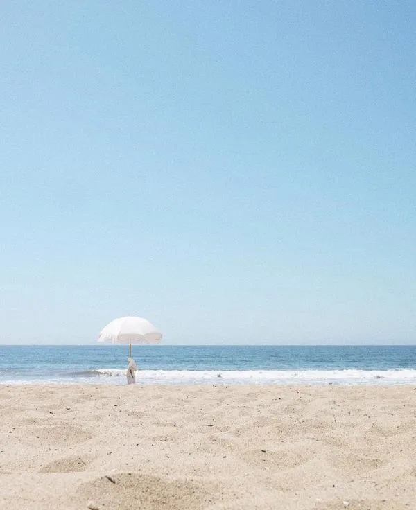 HOLIDAY BEACH UMBRELLA-ANTIQUE WHITE