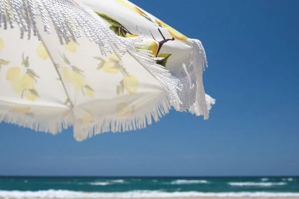 HOLIDAY BEACH UMBRELLA-VINTAGE LEMONS