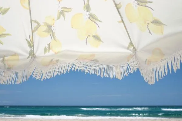 HOLIDAY BEACH UMBRELLA-VINTAGE LEMONS