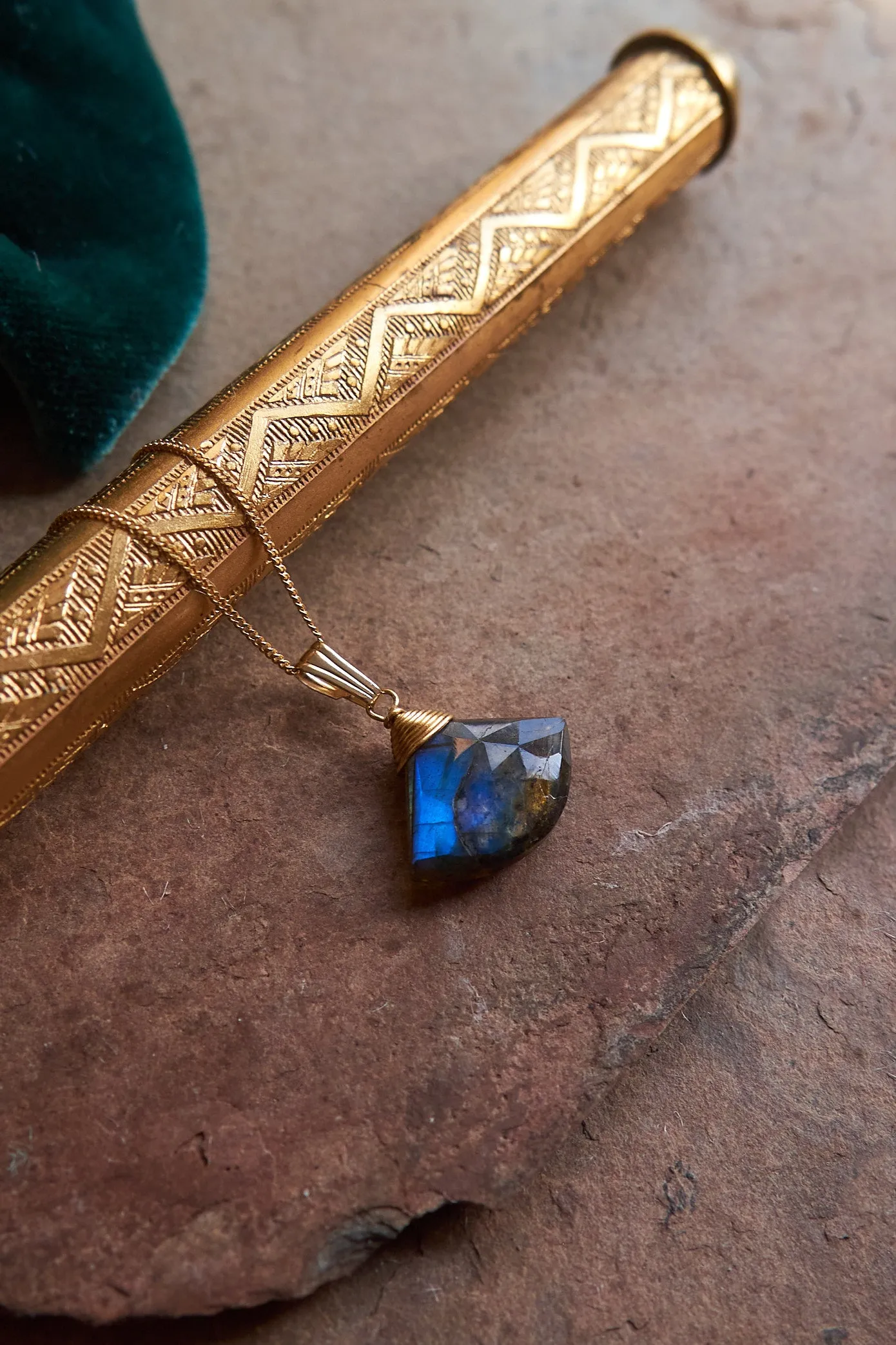 Labradorite pendulum necklace
