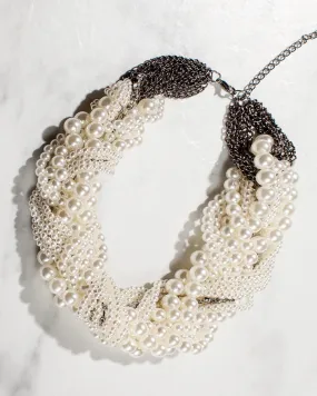 Luxurious Simulated Pearl Necklace