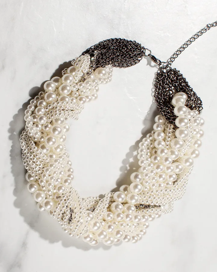 Luxurious Simulated Pearl Necklace