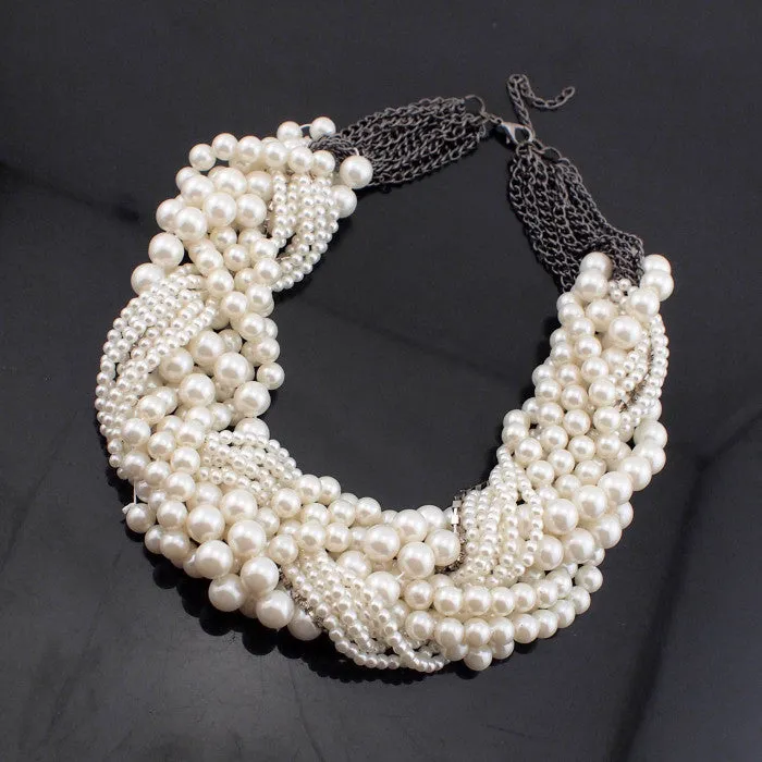 Luxurious Simulated Pearl Necklace