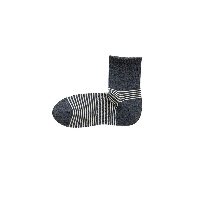 Sweetnana Men's Colorful Striped Socks Cotton Athletic Crew socks Comfortable Seamless Socks